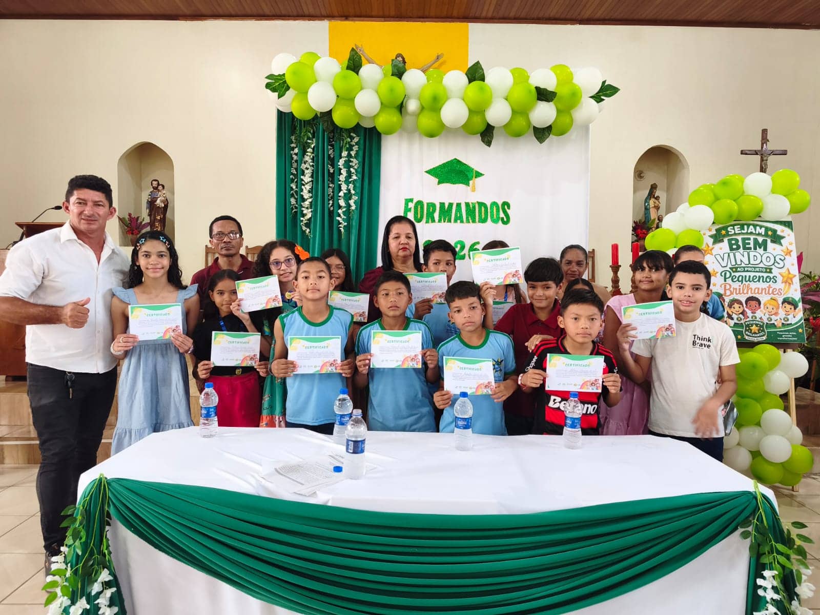 Projeto Pequenos Brilhantes realiza formatura de estudantes em Manoel Urbano