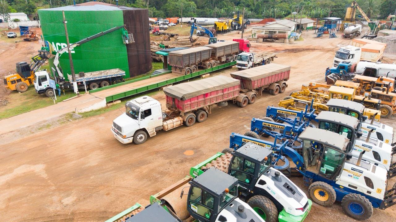 Governo do Acre envia 1,25 mil toneladas de rachão para conter erosão na Terceira Entrada de Tarauacá
