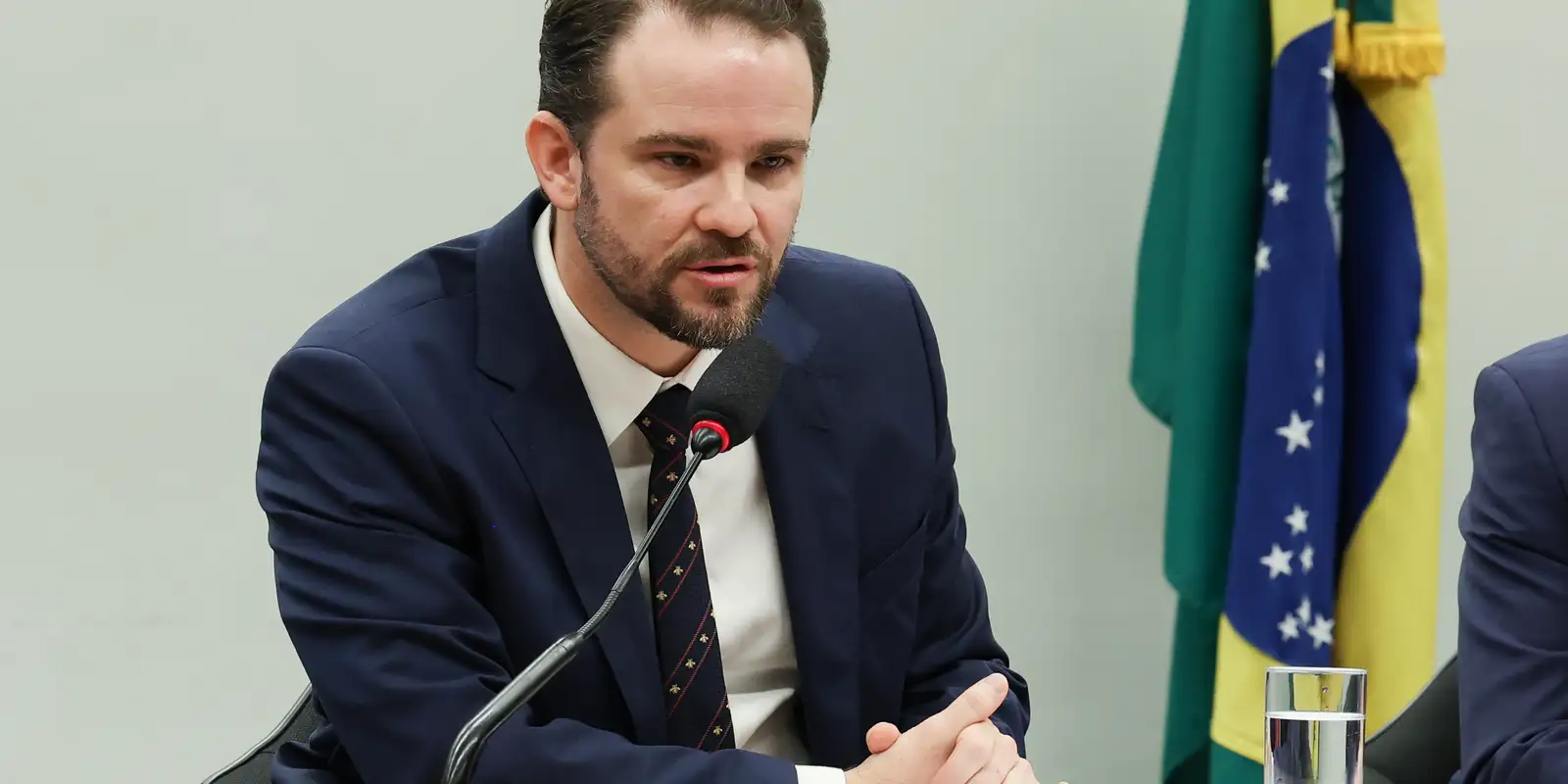 Durigan critica PEC que dá autonomia ao BC por criar “novo Poder"