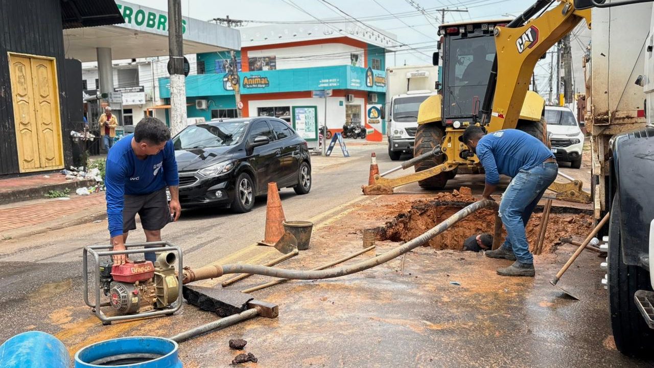 Prefeitura realiza reparo emergencial na rede de água na Estrada do Aviário