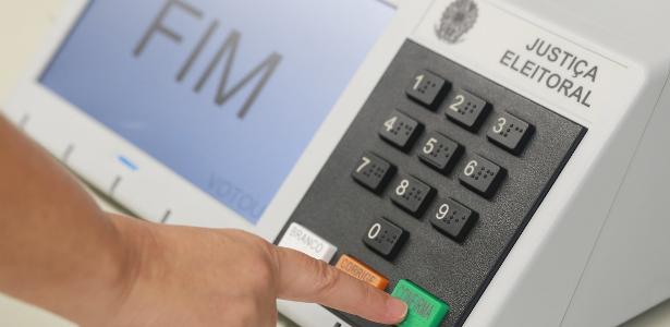 TSE cria 'lei seca da IA' e aperta o cerco contra plataformas nas eleições